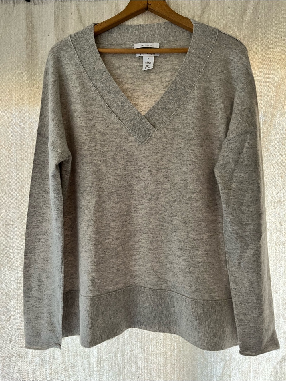 Nordstrom Signature 100% Cashmere Lightweight V‑Neck Sweater in Heather Gray